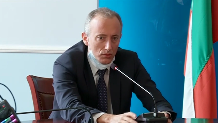 Министър Вълчев: Имаме всички шансове над 98% от учебната година да се проведе присъствено